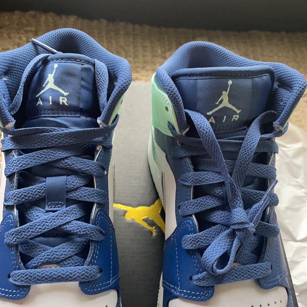 Air Jordan 1 Mid 'Mystic Navy/MintSneakers Size 6.5 Y Big Kids/8 W NIB - Picture 8 of 8